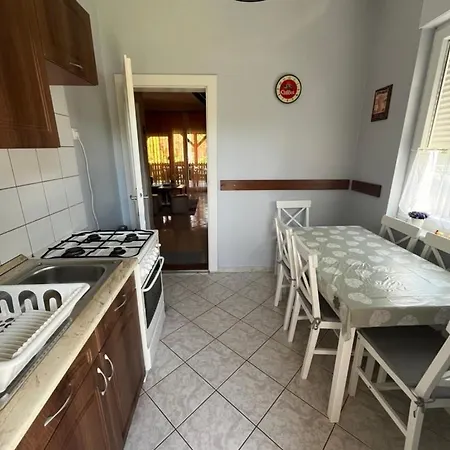 Vikrics Apartment *