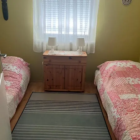 Vikrics Apartment *